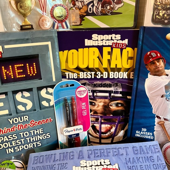 SPORTS ILLUSTRATED FOR KIDS GIFT SET - Picture 8 of 15